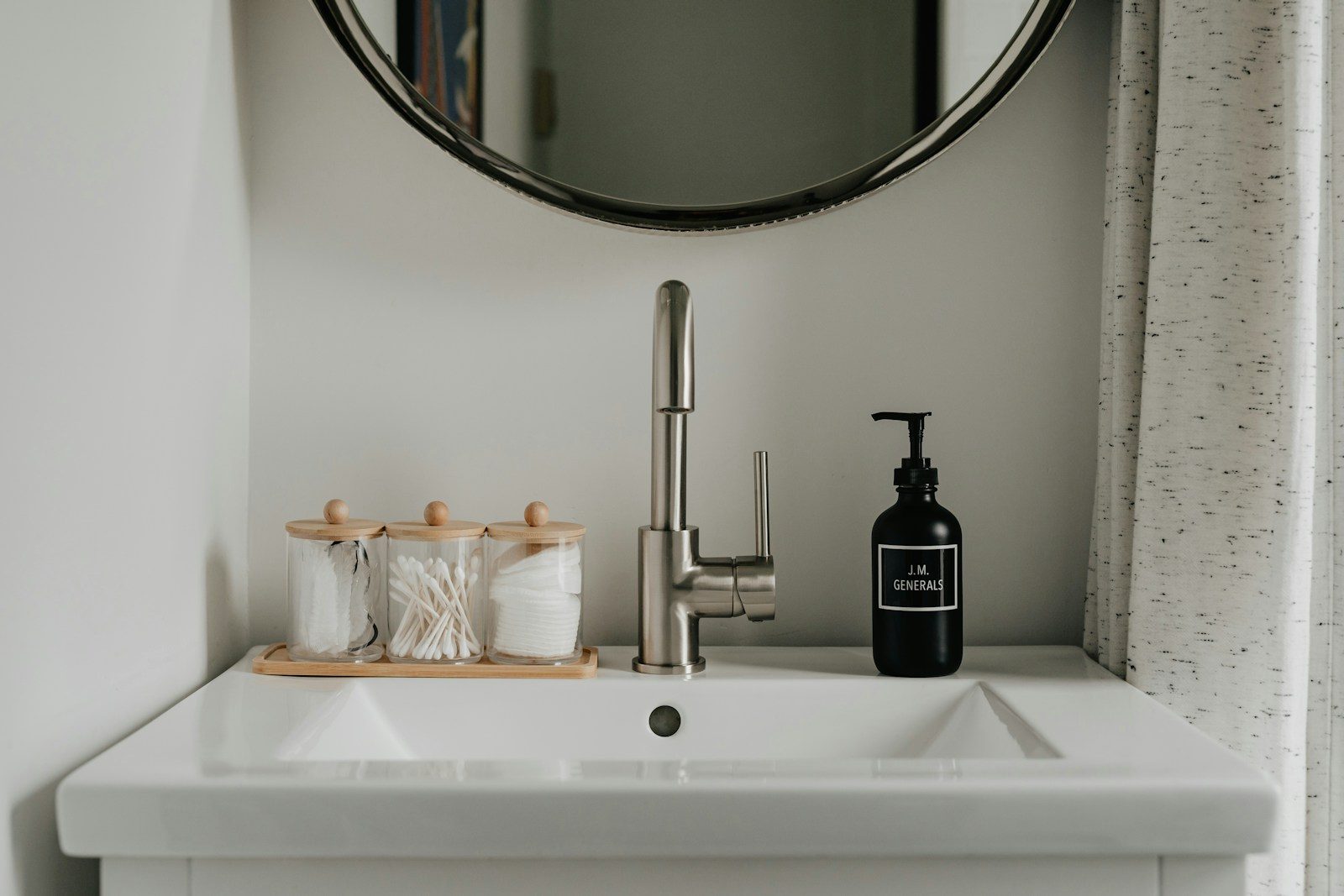 Read more about the article Modern Kitchen Plumbing Solutions for Dubai Homes